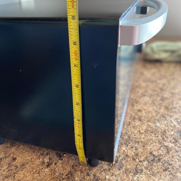 Hamilton Beach Silver Toaster Oven with Black Accents - Picture 4 of 11